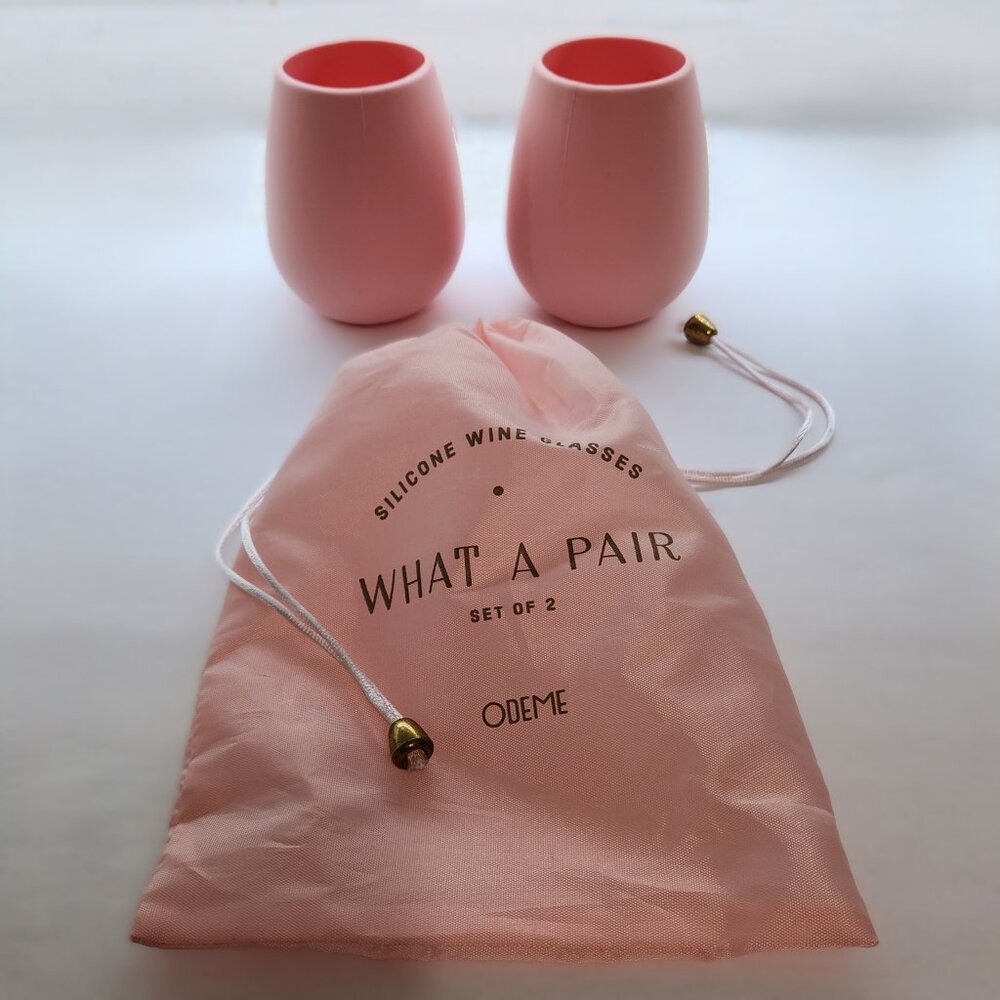 What a Pair Silicone Wine Glasses in Travel Bag